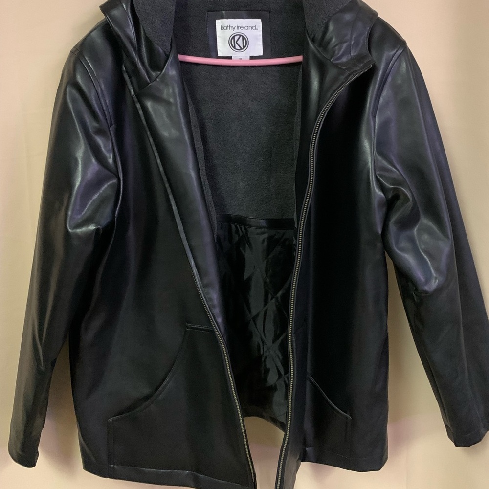 Women’s leather hooded jacket